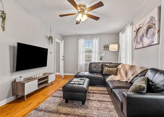 Apartment East Hill Retreat Near Beaches & Downtown *