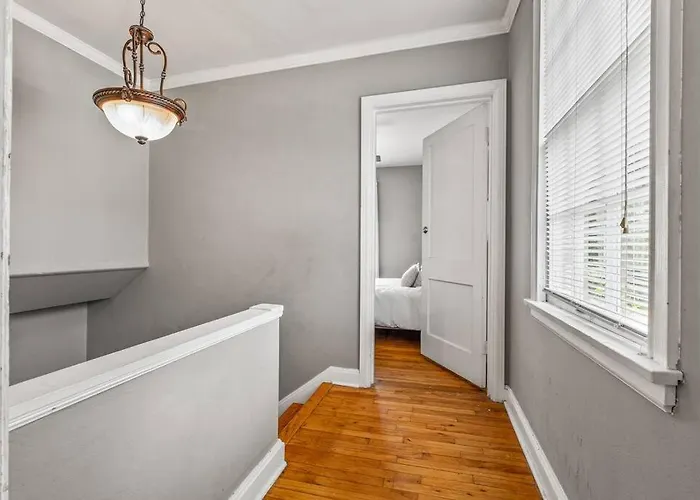 East Hill Retreat Near Beaches & Downtown Pensacola